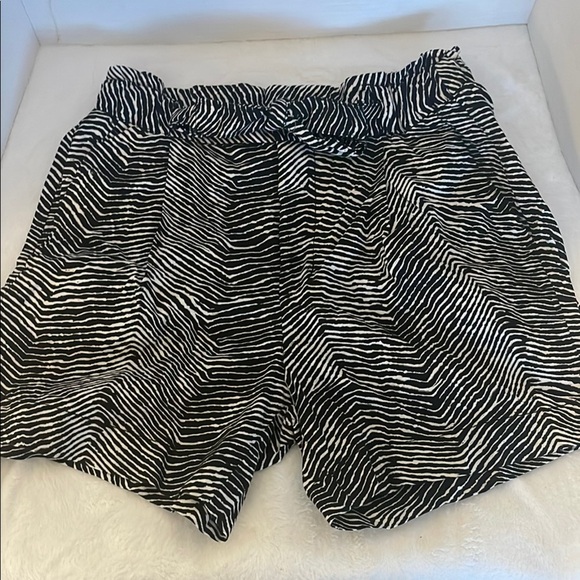 Black and White Striped Shorts - Picture 2 of 4